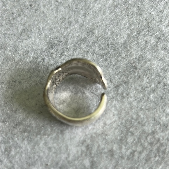 Oneida Stainless Steel Vintage-Inspired Thumb Ring - Picture 8 of 16